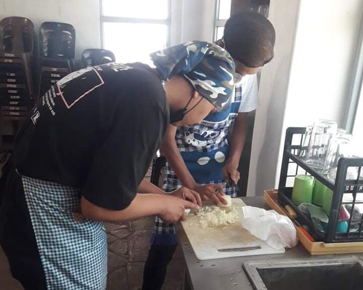 Cutting Alliums